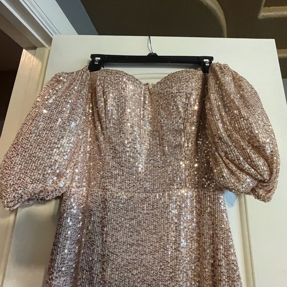 Formal dress - Picture 2 of 5